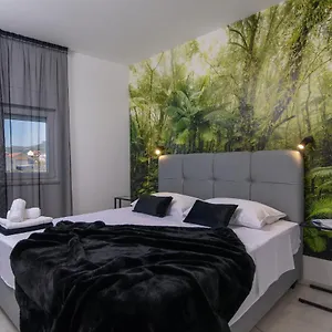 batinic-apartmani-kastela.hotels-in-trogir.com/