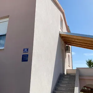 family-apartment-between-trogir-and-split.hotels-in-trogir.com/