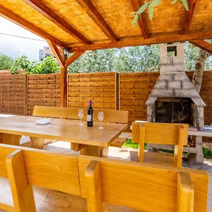 apartments-brane-zadar.hotelinzadar.com/