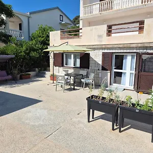 apartment-marzic-pag-island.hotelinzadar.com/